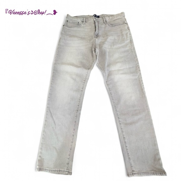 Gap Light Wash Straight Taper Jeans! - Picture 1 of 8